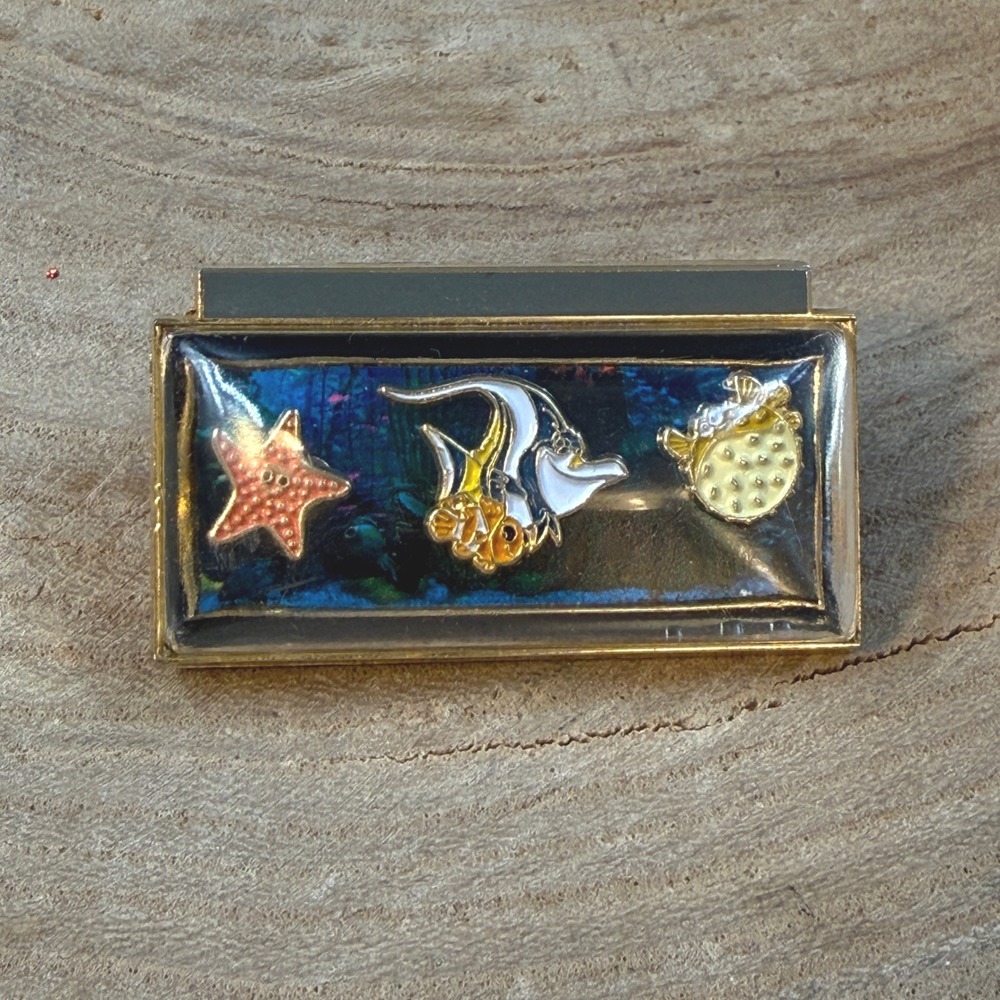 Disney Finding Nemo Aquarium Tank Pin 2005 Official Trading Gill Peach Bloat